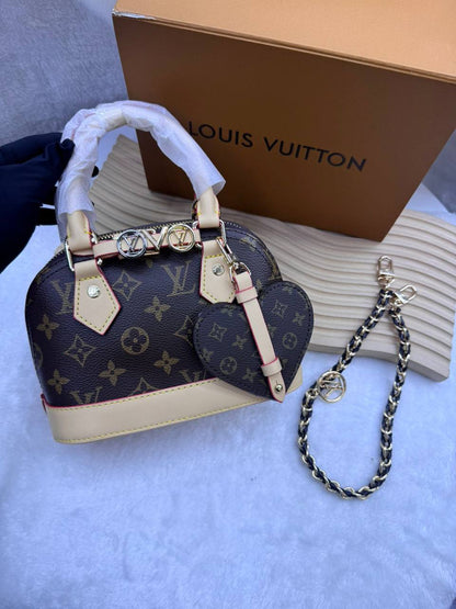 LV
with box 
🎁🎁🎁

size:18×12×8cm
110 dhs💓

Zain114
♥️♥️♥️