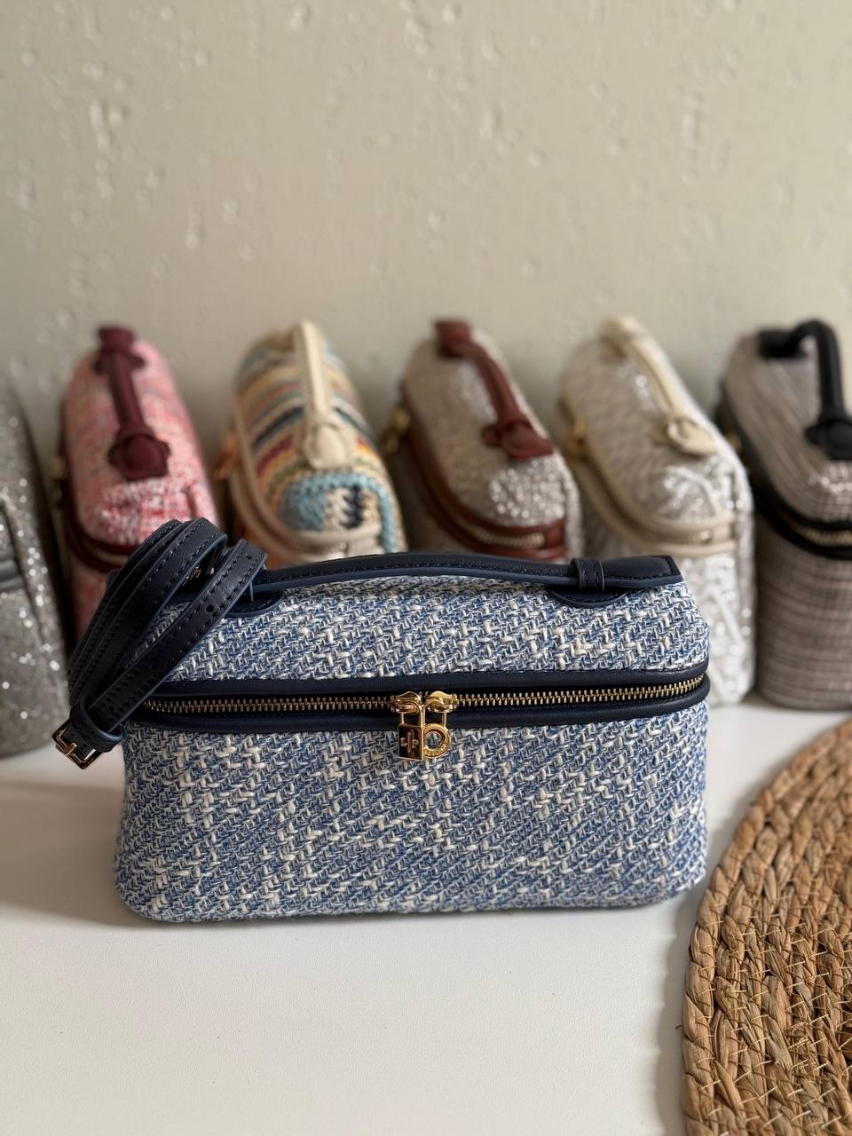 LORO PIANA
20cm
350 dhs🌺
Top quality 
With box🎁

Zain167
♥️♥️♥️
