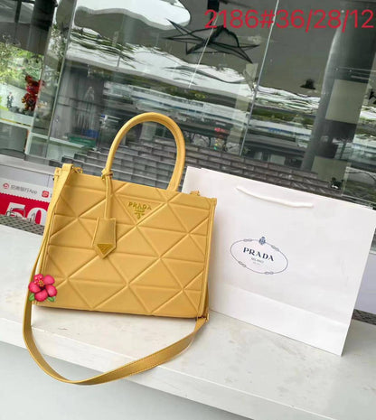 LV - Prada
110 dhs🌺

Zain143
♥️♥️♥️