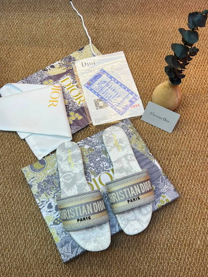 Christian Dior
Size 36 to 41
80 dhs💓

Zain236
♥️♥️♥️