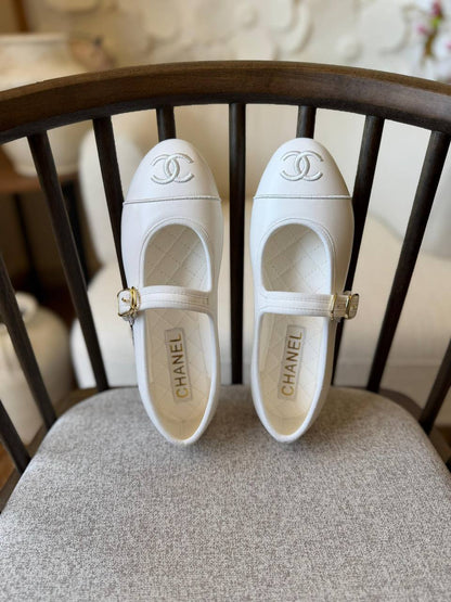 Chanel
𝑨𝑨𝑨 𝑸𝒖𝒂𝒍𝒊𝒕𝒚
𝑺𝒊𝒛𝒆 𝟑6 𝒕𝒐 𝟒2 
450 dhs✅

Zain81
♥️♥️♥️