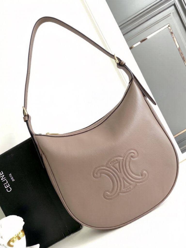CELINE 
NEW CAME 
GOOD QUALITY 
105 dhs👑

Zain39
♥️♥️♥️