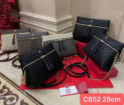 CH
80 dhs❣️
size 23cm

Zain26
♥️♥️♥️