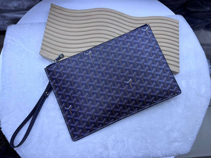 Goyard 

with box🎁🎁🎁

size：30×20
65 dhs💓

Zain114
♥️♥️♥️