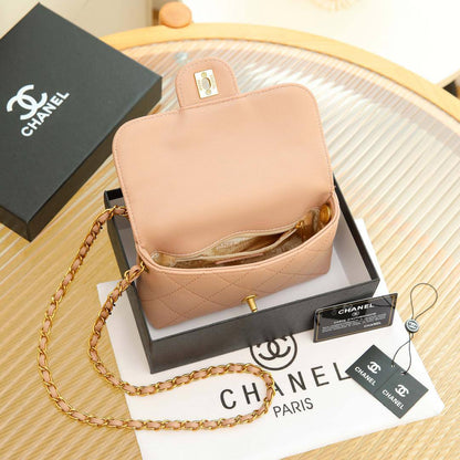 Chanel
100 dhs🇦🇪🇦🇪
with box
size 20cm

Zain26
♥️♥️♥️