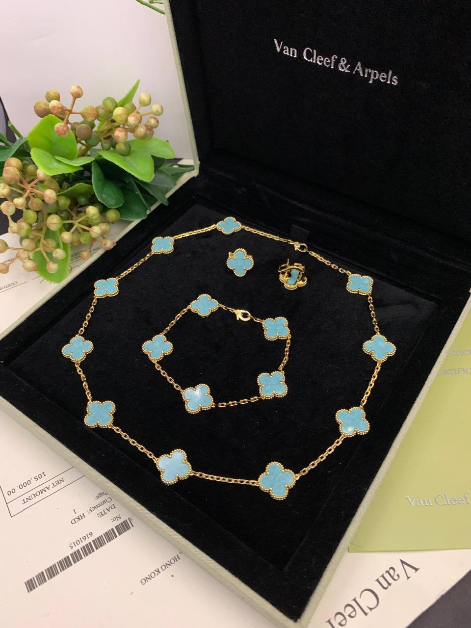 VCA SET
MASTER✨💫
10 FLOWER NECKLACE
5 FLOWER BRACELET
1 FLOWER EARRINGS
WITH BOX AND PAPER BAG🛍️🎁
 230 DHS🇦🇪🇦🇪✨💫
ALL COLORS AVAILABLE

Zain89
♥️♥️♥️