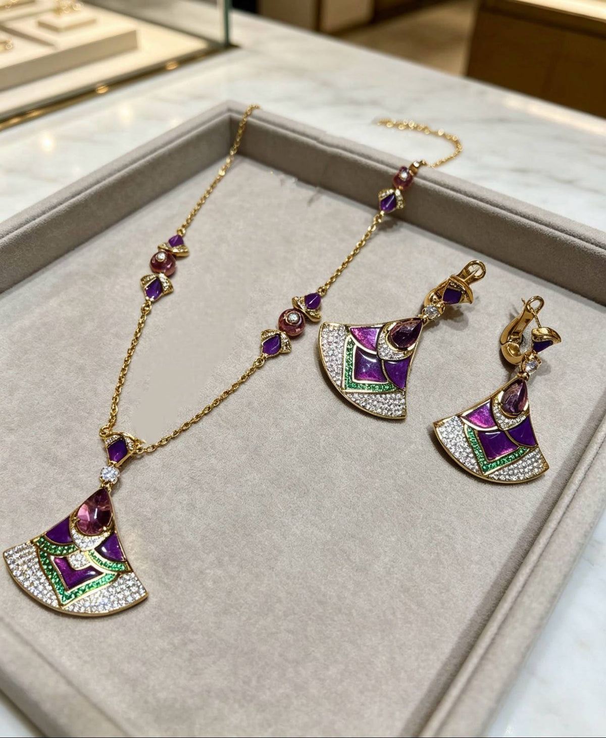 BVLGARI 
Necklace
Earring 
Master quality 
With normal boxes 
315 dhs🇦🇪🇦🇪

With master box 🗃️ 
345 dhs🇦🇪🇦🇪

Zain216
♥️♥️♥️