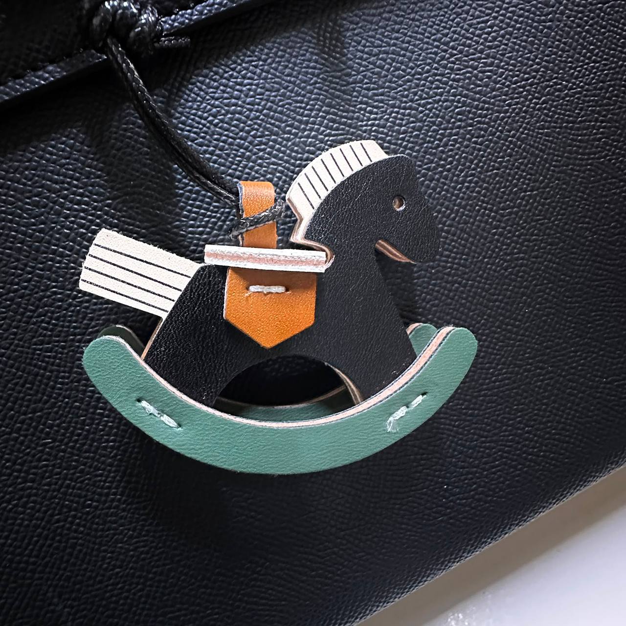 HERMES KELLY BIG SIZE NEW CAME GOOD QUALITY 
120 dhs🇦🇪🇦🇪
Size: 28cm

Zain295
♥️♥️♥️