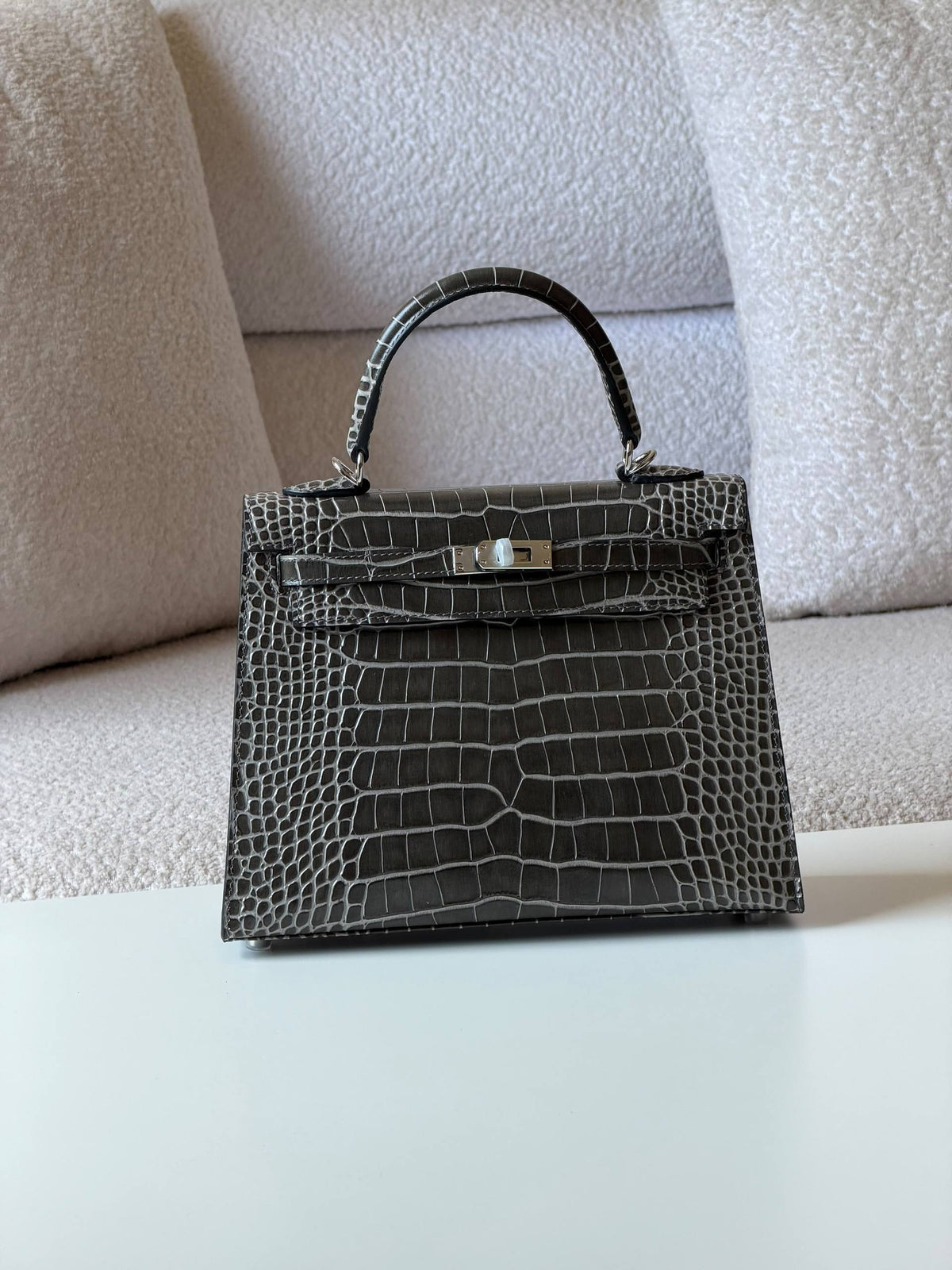Hermes kelly 

25cm💥

Master quality ✅
with box 📦 
700 dhs🇦🇪🇦🇪

Zain52
♥️♥️♥️