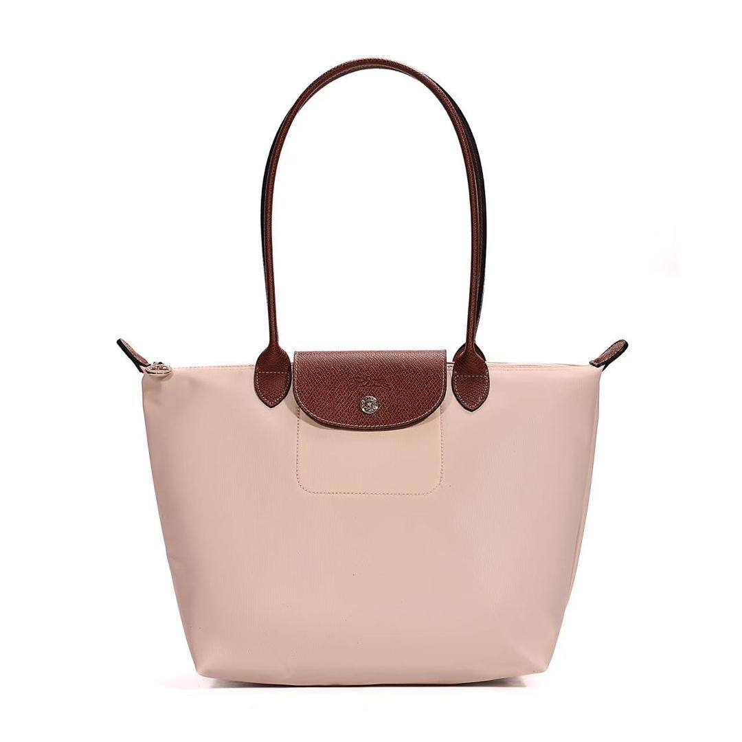 Long Champ
65 dhs✅
size 28/26/16cm

Zain26
♥️♥️♥️