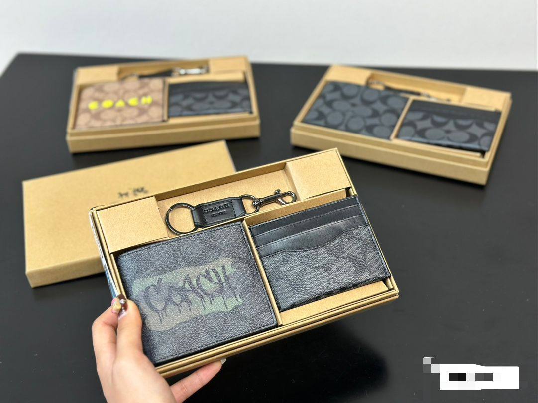 Coach Wallet 
Master 
130 dhs💓

Zain248
♥️♥️♥️