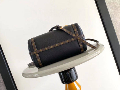 LV EXPRESS NEW CAME 
HIGH QUALITY

 WITH BOX 
🎁🎁🎁

115 dhs💚
26cm

Zain39
♥️♥️♥️