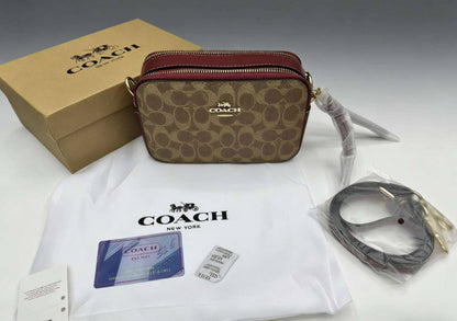 Coach

90 dhs💓

with box
🎁🎁🎁

Size:20*7*13

Zain07
♥️♥️♥️