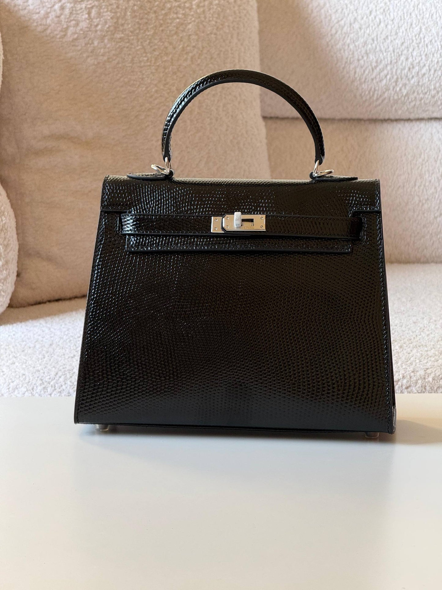 Hermes 
kelly 25cm💕master quality😍
with box❤️
🎁🎁🎁

440 dhs❤️💚

Zain52
♥️♥️♥️