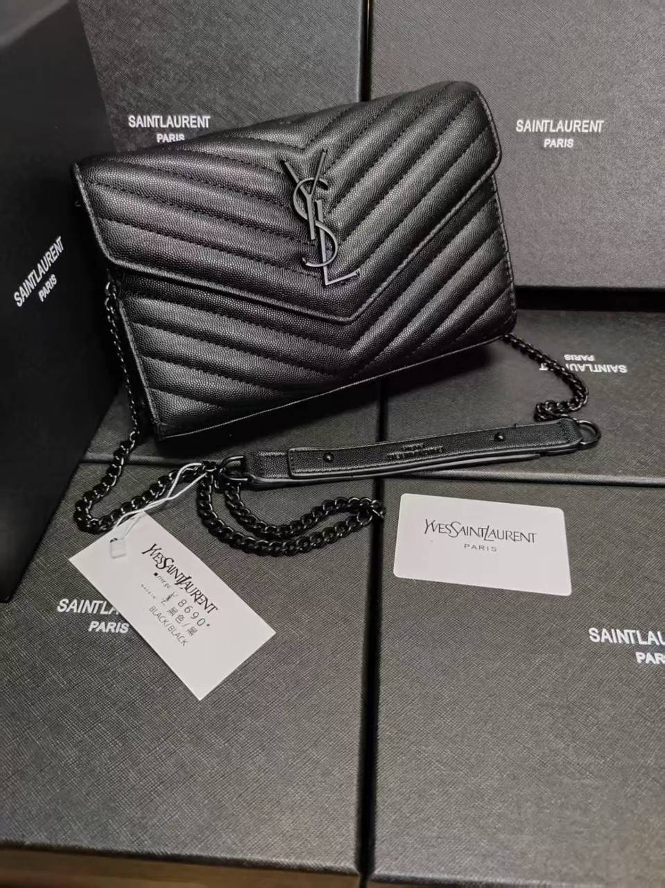 YSL
GOOD quality 
85 dhs💓

Zain200
♥️♥️♥️