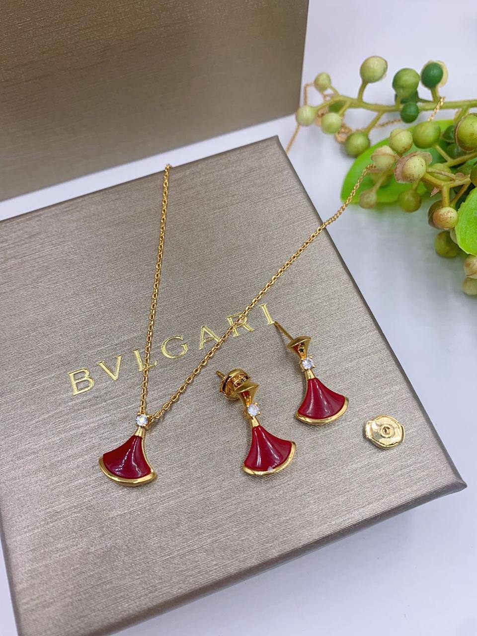 105 dhs🪙🌨️ SET
 Bvlgari
NECKLACE EARRINGS 

Zain89
♥️♥️♥️