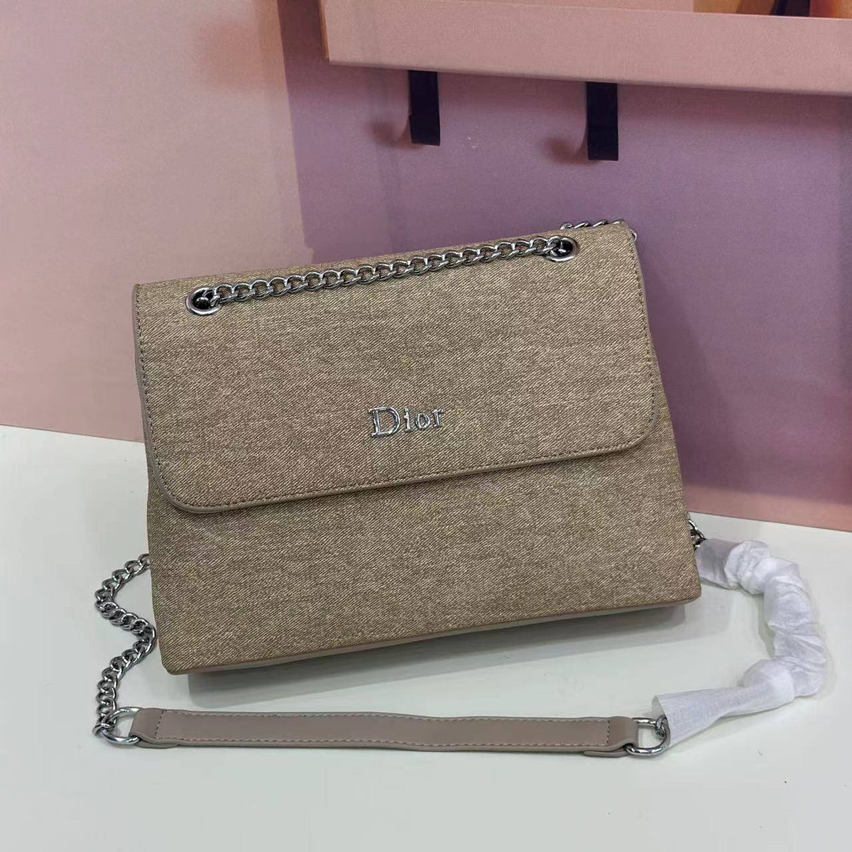 DIOR

best quality 
without box

100 dhs🇦🇪🇦🇪🇦🇪

size29CM

Zain290
♥️♥️♥️