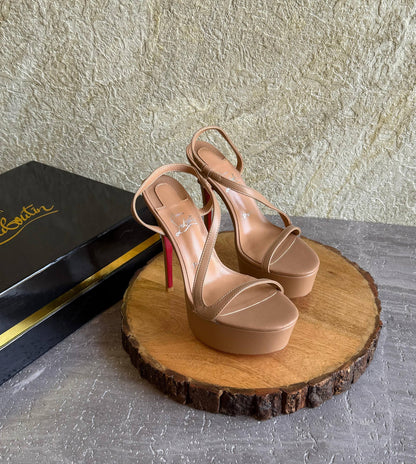 CHRISTIAN LOUBOUTIN
SuperMaster Quality 💯
Price :450
Size: 36 -41💥

Zain171
♥️♥️♥️