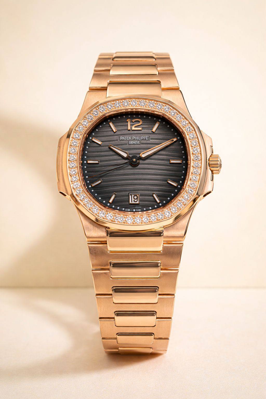 Patek Philippe watch for ladies good quality 
280 dhs❣️
 (size 31mm)

Zain59
♥️♥️♥️