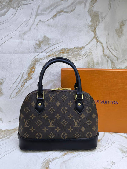 LV
95 dhs✅
with box

Zain203
♥️♥️♥️