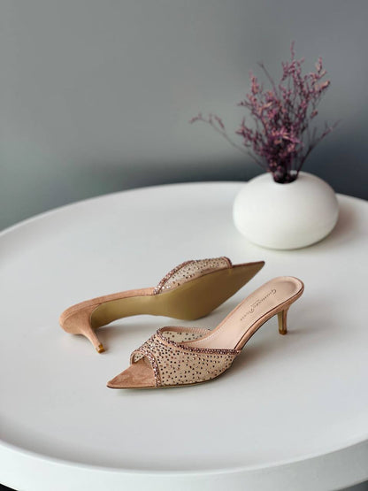 Gianvitto Rossi🌹
Size 36_41
Super high quality* 
450 dhs🪙🌨️

Zain176
♥️♥️♥️