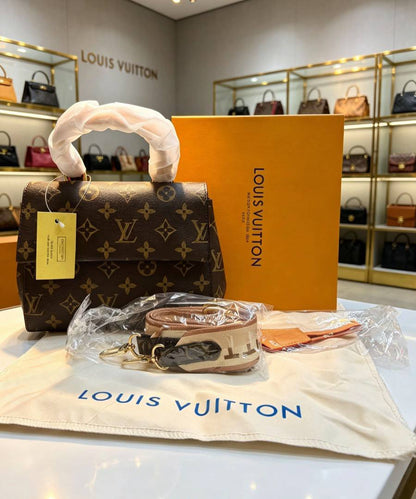 LV
105 dhs✅ 
with box 
Good quality

Zain07
♥️♥️♥️