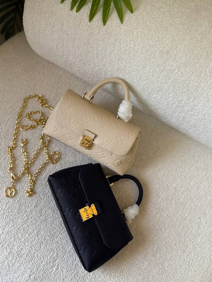 🌿💗*Louis Vuitton*😍🍃
            🌿🍁🍃
     💕Available now 💫
For Price 👇 WTSP Text Zain 0568585901

Zain246
♥️♥️♥️