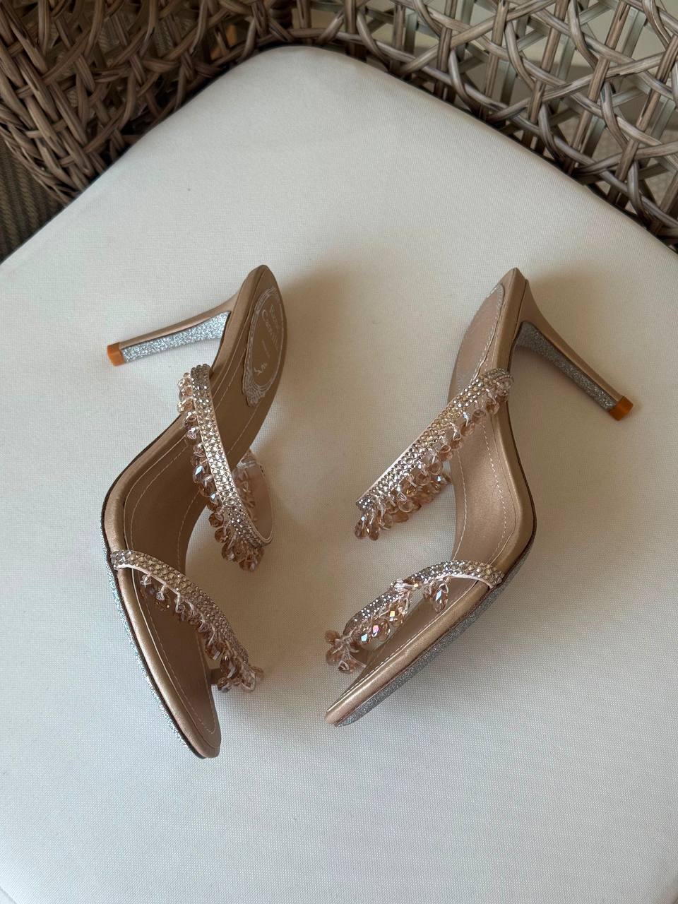 🖤✨  RENE COVALI  ✨🖤
🤩 Available New Arrival 🤩
😍😍 Super Master Quality 😍😍
👠 Size: 36 to 41
💎 Premium Quality
450 dhs✅

Zain198
♥️♥️♥️