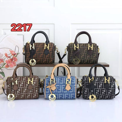 Fendi
100 dhs✅
size：20cm
Good-quality 

with box
🎁🎁🎁

Zain35
♥️♥️♥️