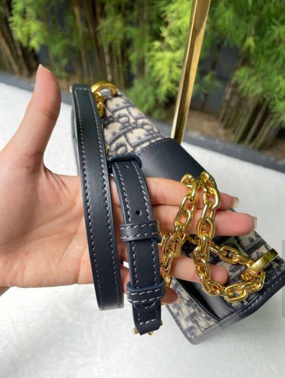 DIOR 
High Quality
NEW CAME  

WITH BOX  
🎁🎁🎁

180 dhs🪙

Zain39
♥️♥️♥️