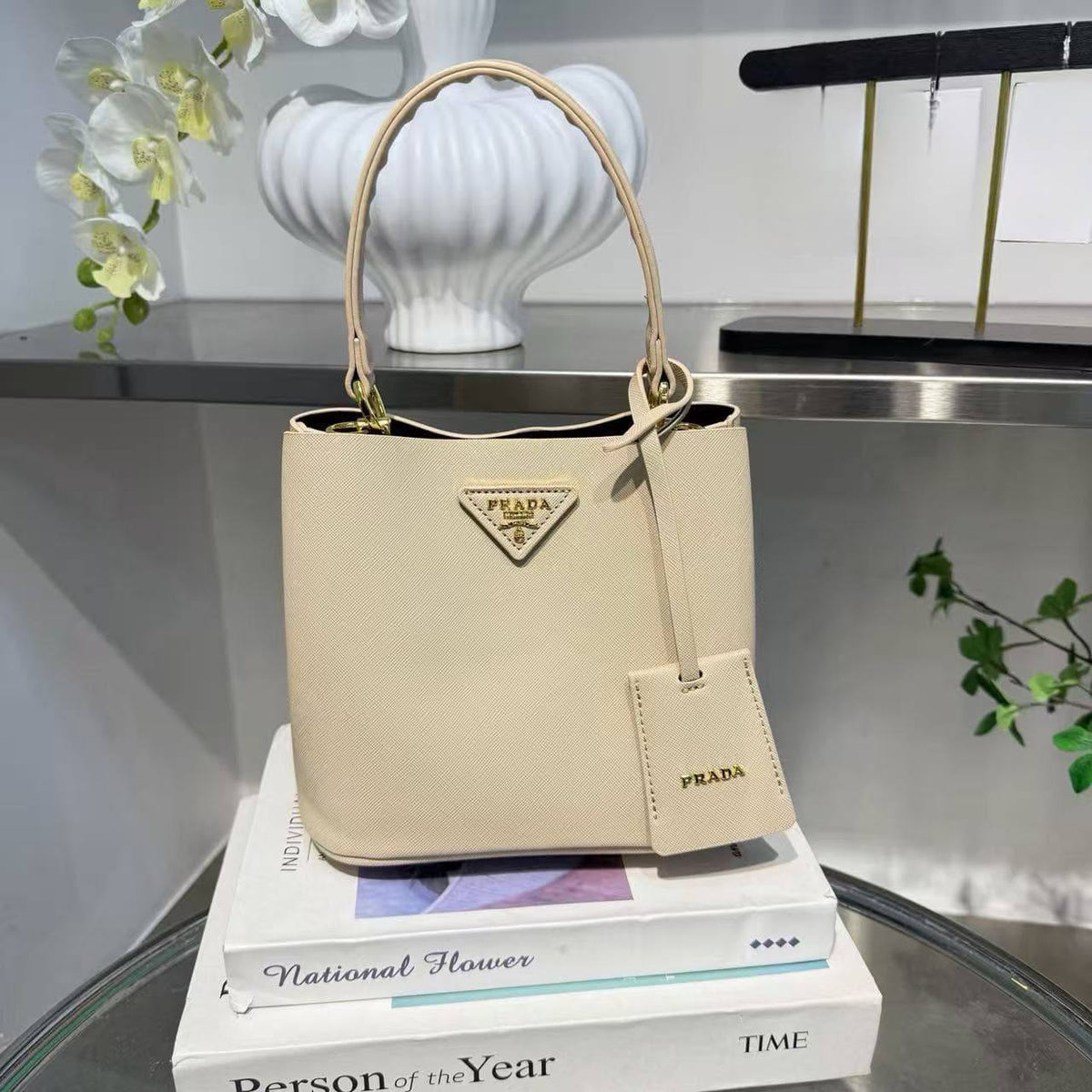 Prada

70 dhs🇦🇪🇦🇪

Zain232
♥️♥️♥️