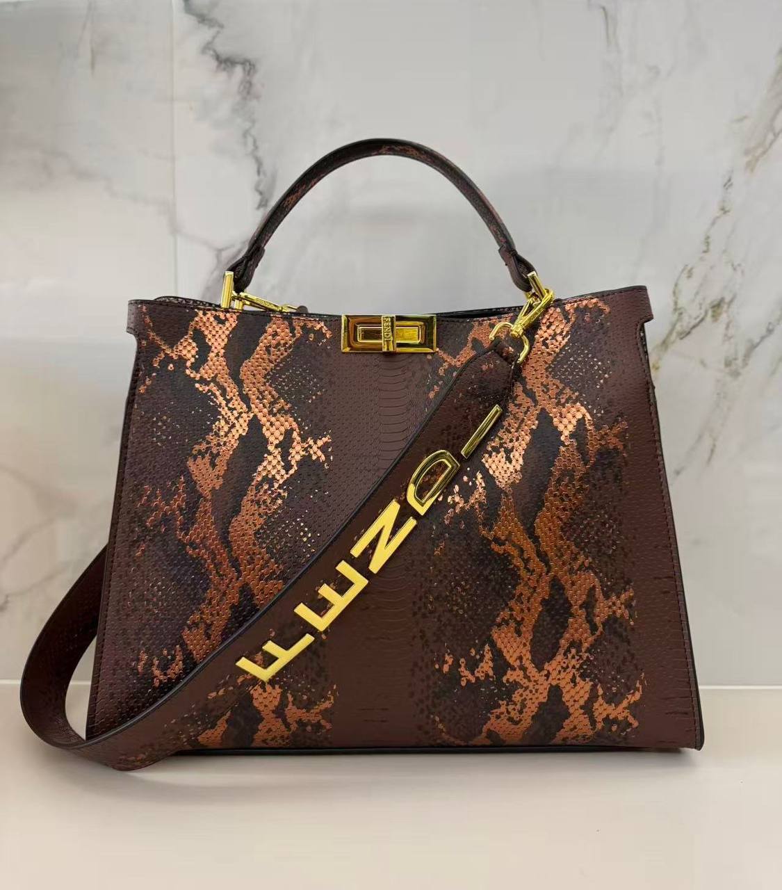 FENDI COPY ONE

 NEW CAME 

WITH BOX 
🎁🎁🎁

180 dhs🪙🌨️

Zain39
♥️♥️♥️