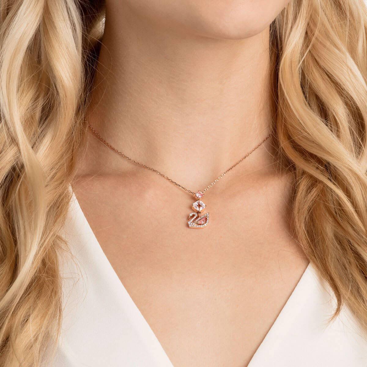 SWAROVSKI 
Necklace 😍
Master quality 💯
With normal boxes 🗃️ 
50 dhs✅

With master box 📦 
90 dhs✅

Zain216
♥️♥️♥️