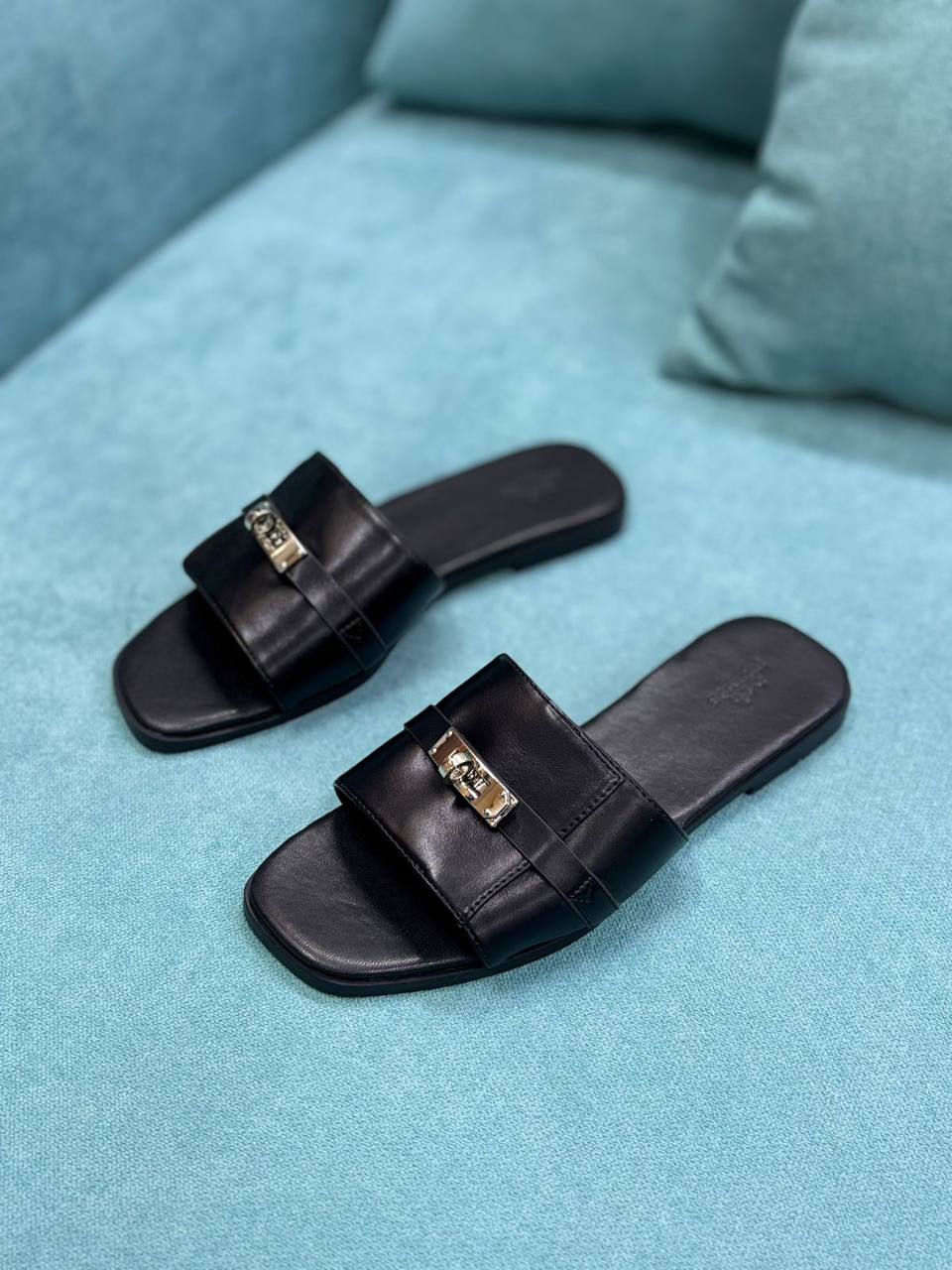 Hermes
100 dhs✅
Size 36-42

Zain55
♥️♥️♥️