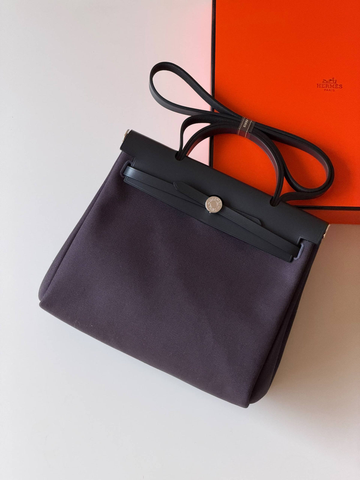Hermes
Super AAA + Quality 💯

 With original packing🎁🎁
 SIZE:36and42
 Available now 

630 dhs🇦🇪🇦🇪

Zain52
♥️♥️♥️