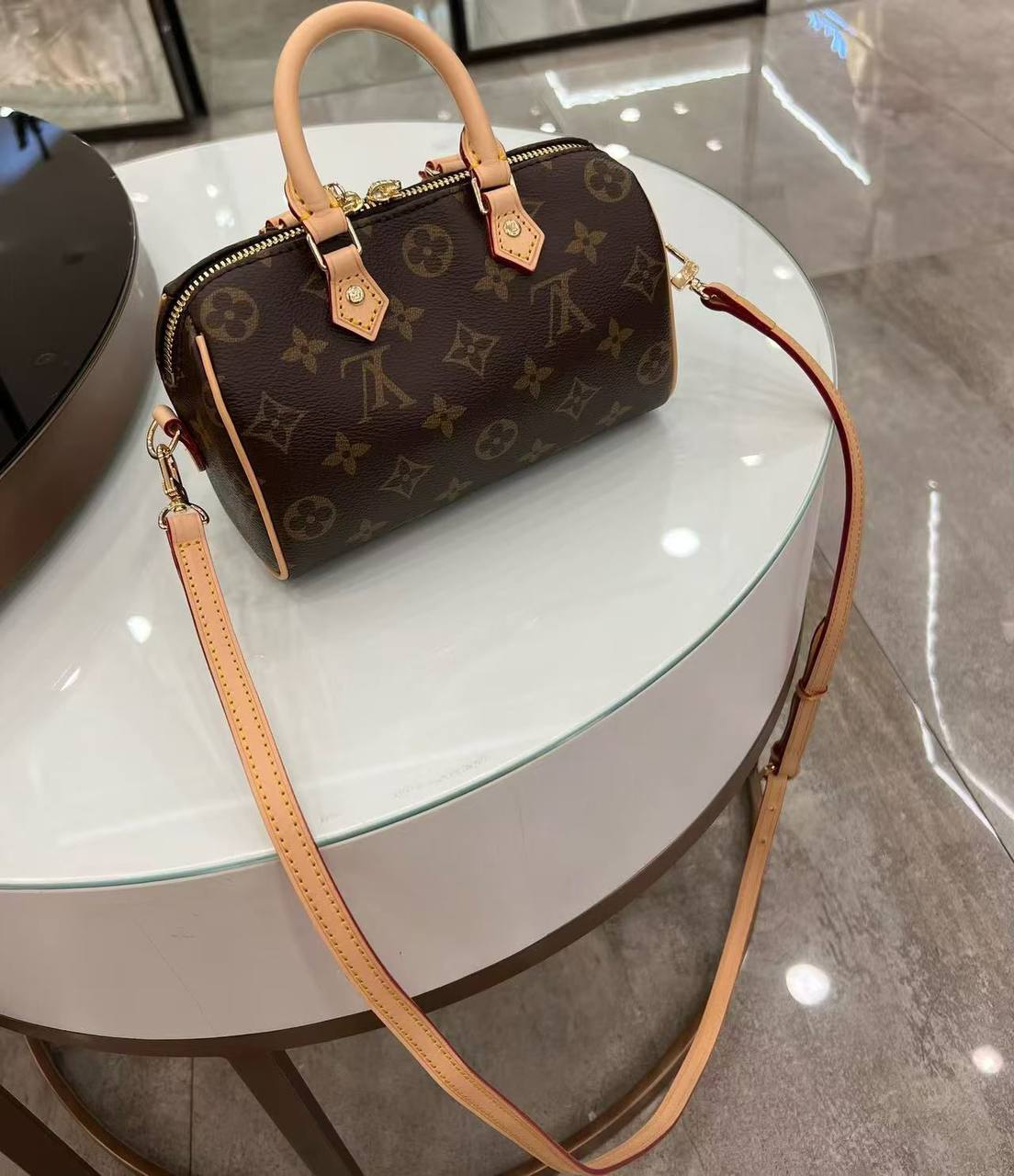 LV 
Master🌺
270 dhs✅
#18cm❤️❤️🙋‍♂️

Zain228
♥️♥️♥️