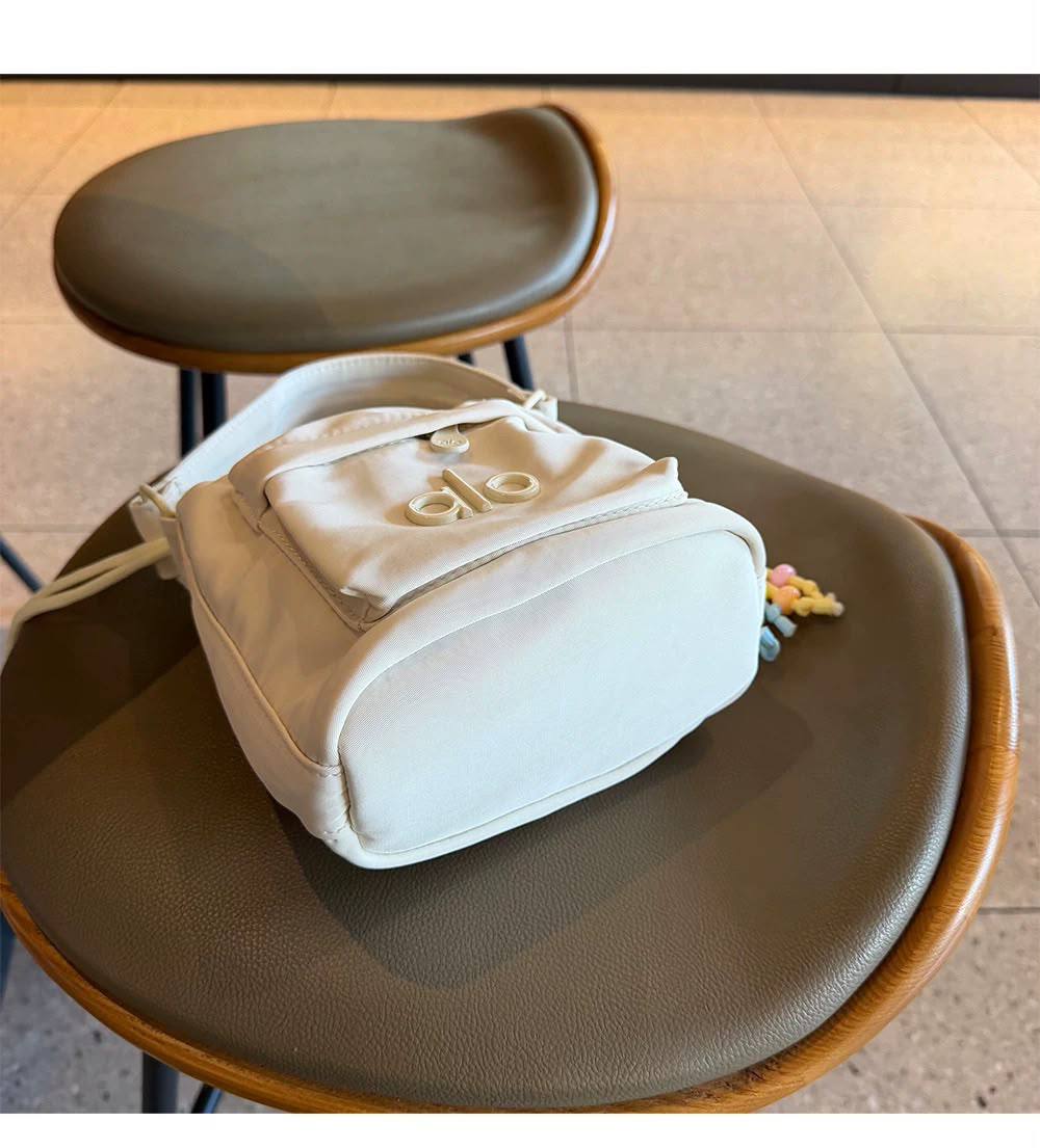 ALO
70 dhs🇦🇪🇦🇪
size 20×10×19cm

Zain42
♥️♥️♥️