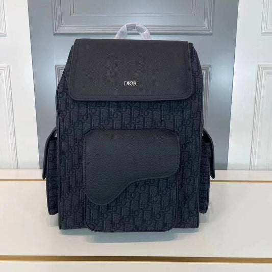DIOR SADDLE BACKPACK 
PREMIUM QUALITY 
125 dhs🪙💚

Zain28
♥️♥️♥️