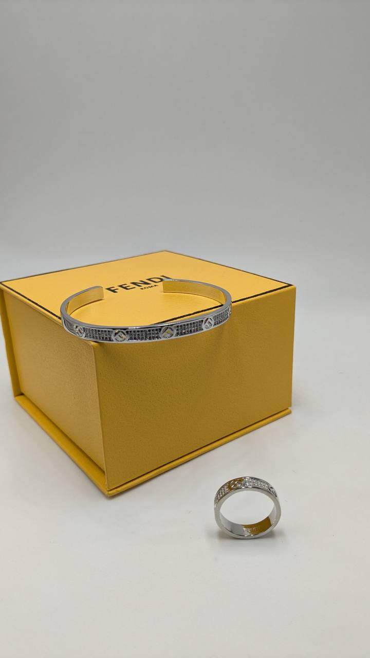 Fendi
*Master Quality* 
*Bracelet & F.ring*
130 dhs🇦🇪🇦🇪 with Normal Box 🎁
200 dhs🇦🇪🇦🇪 with Master Box 🎁

Zain210
♥️♥️♥️