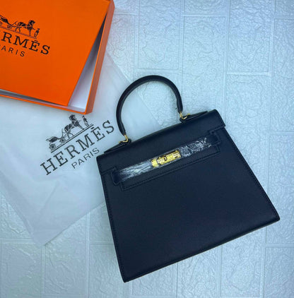Hermes
105 dhs✅
Good  quality
Size:25cm

Zain74
♥️♥️♥️