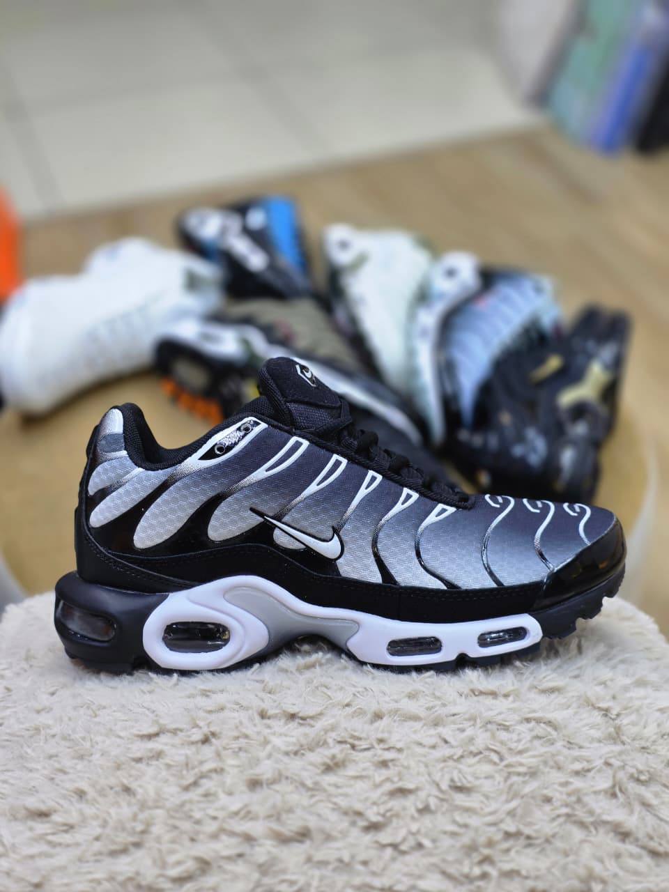Nike

105 dhs🇦🇪🇦🇪🇦🇪

40 to 45

Zain26
♥️♥️♥️