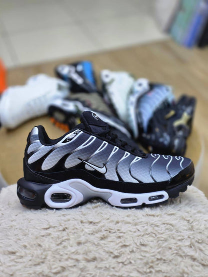 Nike

105 dhs🇦🇪🇦🇪🇦🇪

40 to 45

Zain26
♥️♥️♥️