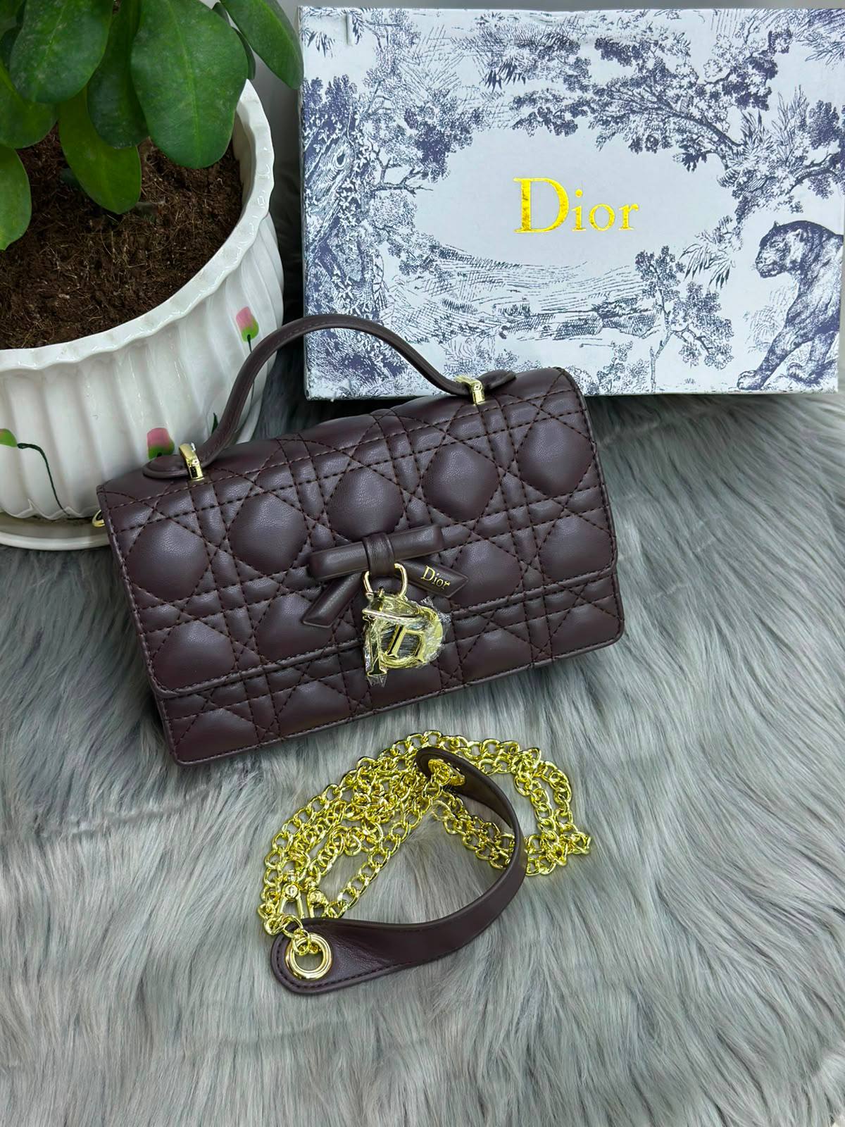 DIOR🌷

22cm🌷

110 dhs 
with box 

Zain244
♥️♥️♥️