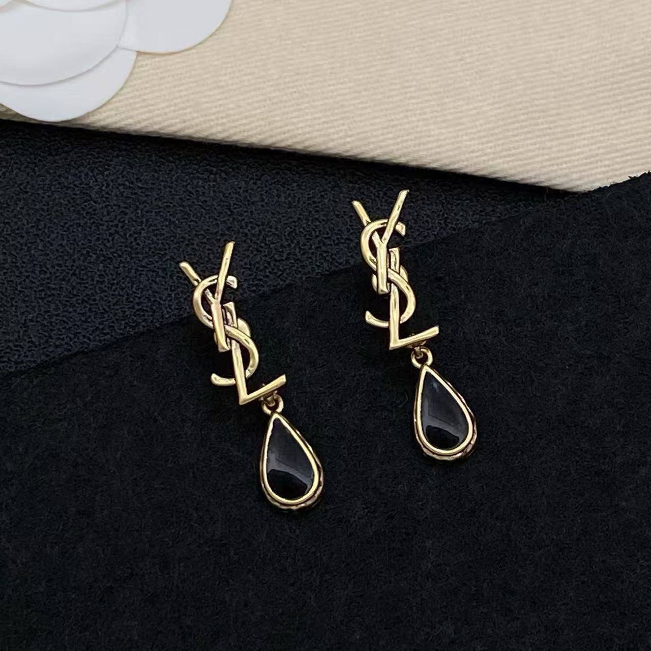 YSL set
Necklace 
Earrings 
Bracelet 
Master quality 💐

*220* AED normal box 📦

Zain48
♥️♥️♥️