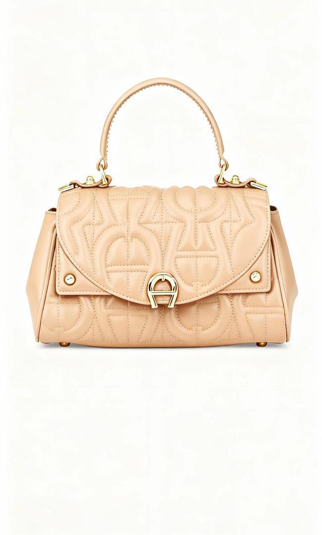 Coach - Aigner
90 dhs🪙💕
Good quality 

with box
🎁🎁🎁

Zain35
♥️♥️♥️