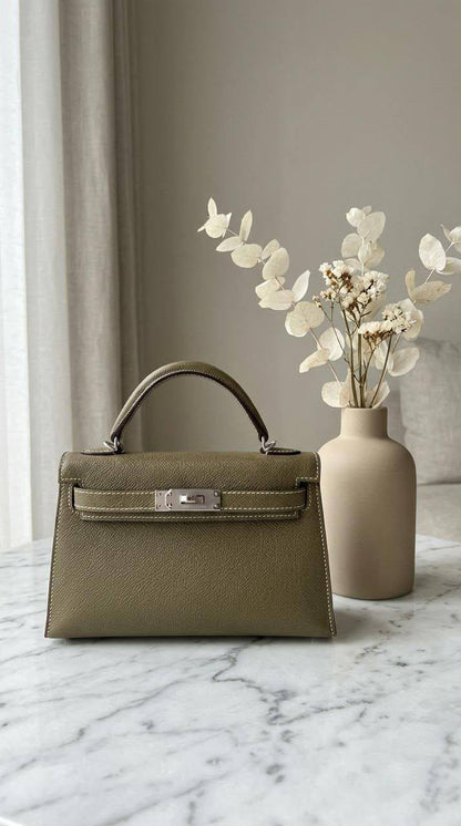 Available ❣️
Hermes Kelly Mini bag is crafted from Epsom leather💯🥀
Same original Quality 💯💯
For Price 👇 WhatsApp✅
0568585901 
0507557372
0552275751 Owner Zain 👌

Zain71
♥️♥️♥️
