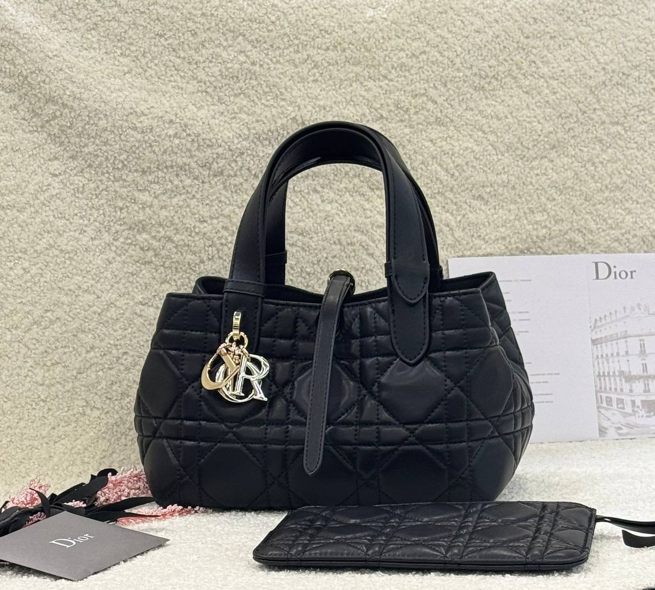 Dior 
Master🌺🌺
23Cm 

With Box
🎁🎁🎁

320 dhs✅

Zain131
♥️♥️♥️