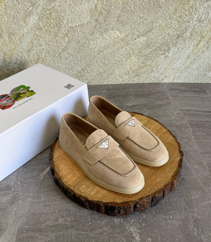 PRADA 
SuperMaster Quality 💯
450 dhs✅
Size: 36-41💥

Zain171
♥️♥️♥️
