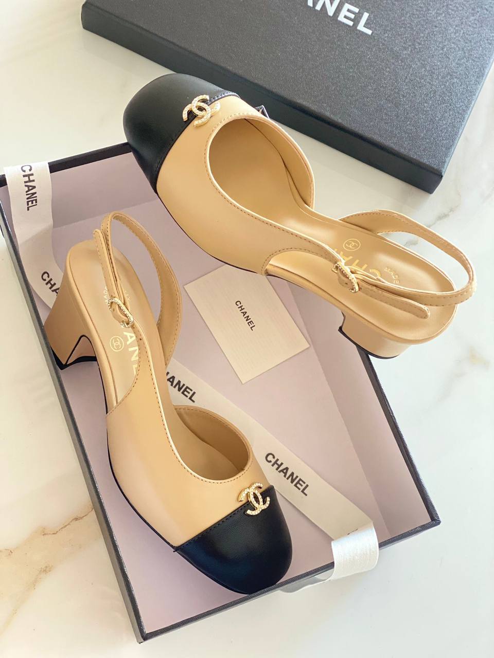 Chanel 
AAA master quality 
Size 36……….41 
480 dhs💓

Zain180
♥️♥️♥️