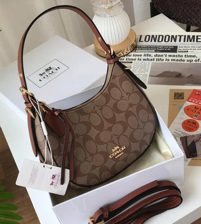 Coach

95 dhs💓
SIZE：21×18×8cm
High quality

Zain35
♥️♥️♥️